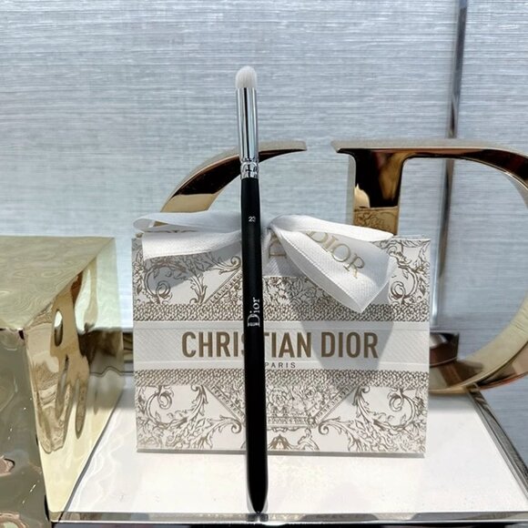 Dior Backstage Large Eyeshadow Blending Brush N° 23 - Authentic Brand New - Picture 4 of 4